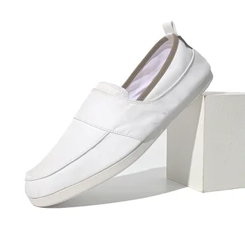 2023 Мужская повседневная обувь на плоской подошве, Лоферы, Белые туфли без застежки, Модная легкая дышащая парусиновая обувь для ходьбы Для мужчин, обувь для вождения на плоской подошве